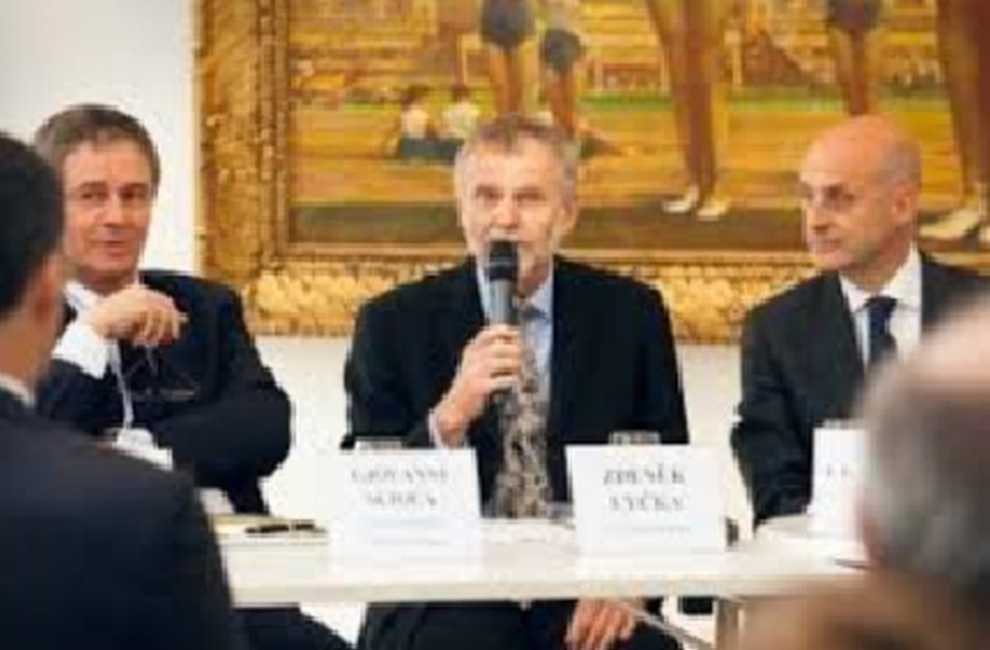 Zdenec Licka vicino all'ambasciatore Italiano a Praga Dott. Amati , per l'inaugurazione della mostra su Kosvanec